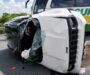 AUTOMOVILISTA RESULTA LESIONADA TRAS CHOCAR CONTRA MURO DE CONTENCIÓN, EN JÁLTIPAN.